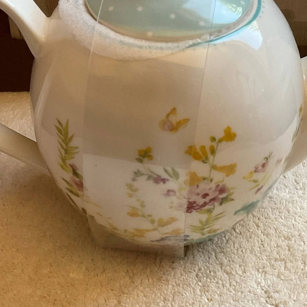 Grace Pantry Roses & Flowers w Polka Dots Tea Pot